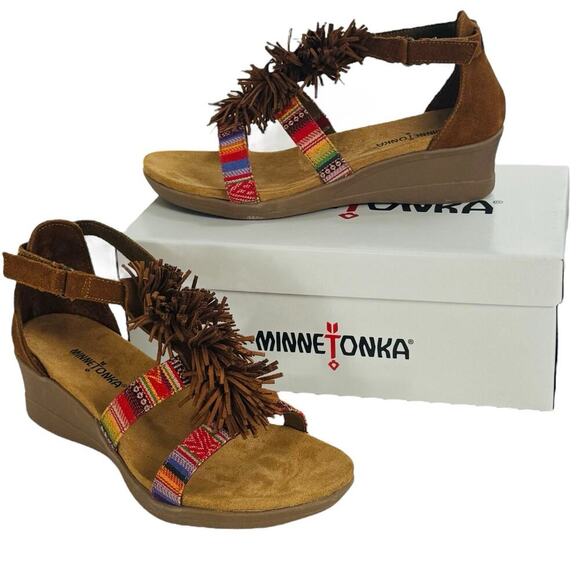 NWB Minnetonka Desi Fringe Suede Ankle Strap Wedge Sandal Brown Women's Size 9M - Picture 2 of 15